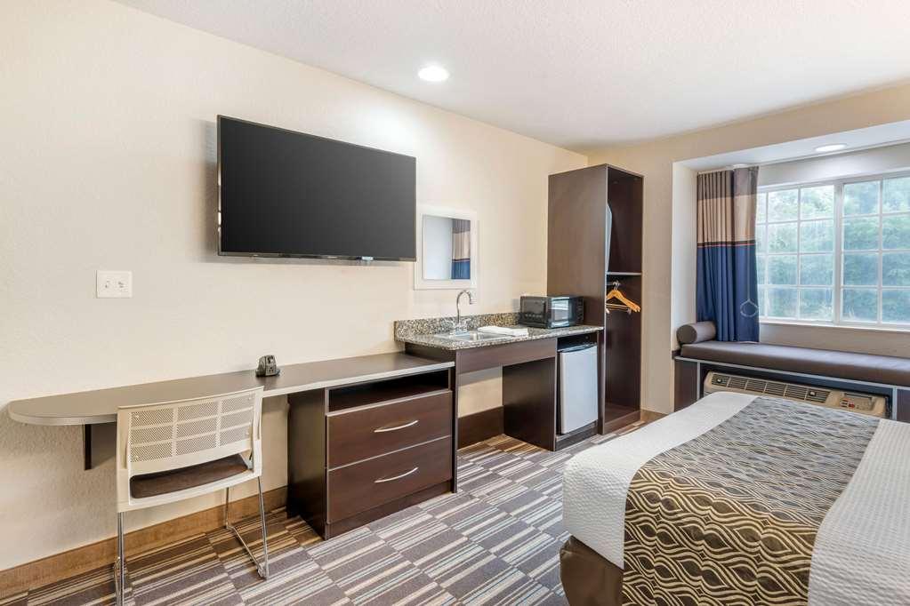 Microtel Inn & Suites By Wyndham Brooksville Ridge Manor Szoba fotó