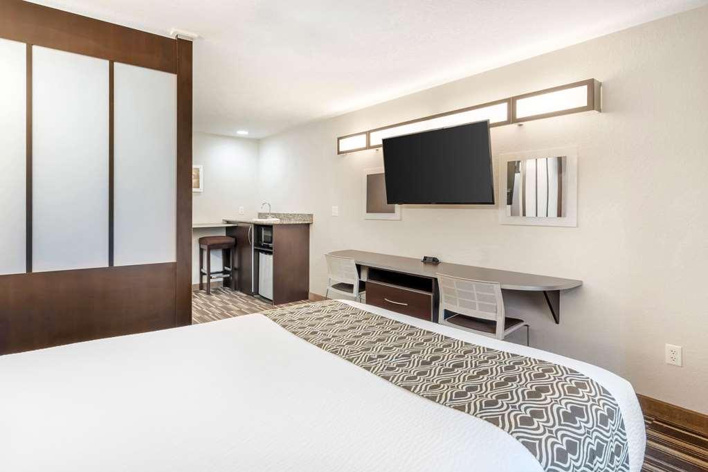 Microtel Inn & Suites By Wyndham Brooksville Ridge Manor Szoba fotó