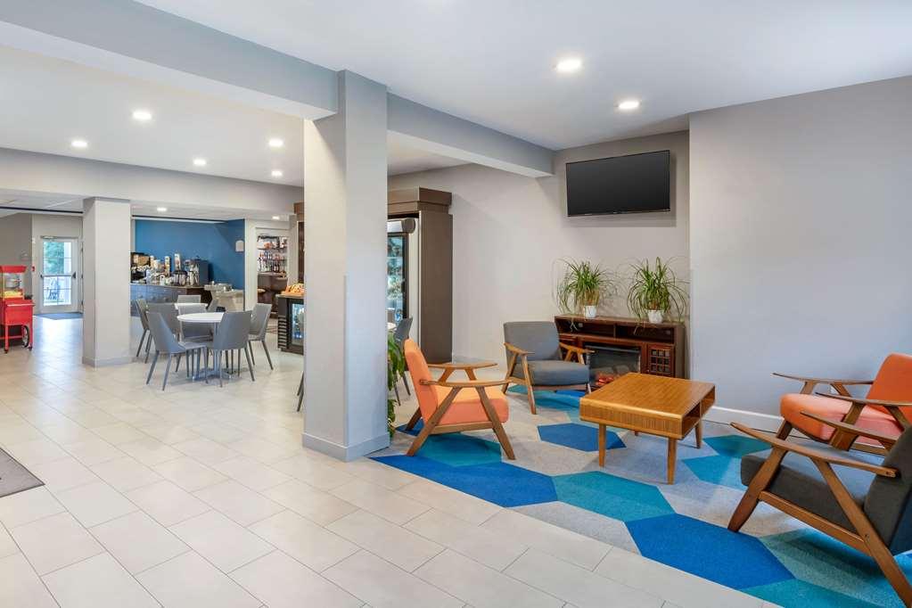 Microtel Inn & Suites By Wyndham Brooksville Ridge Manor Beltér fotó